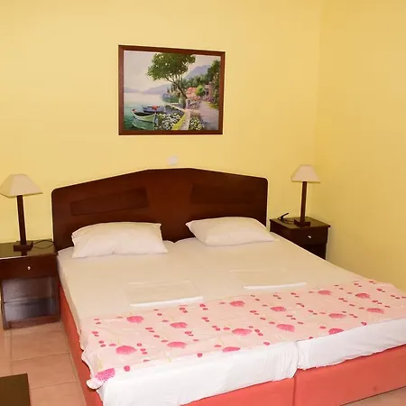 Aparthotel Eugenia 3*