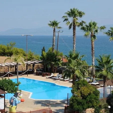 Eugenia Aparthotel 3*