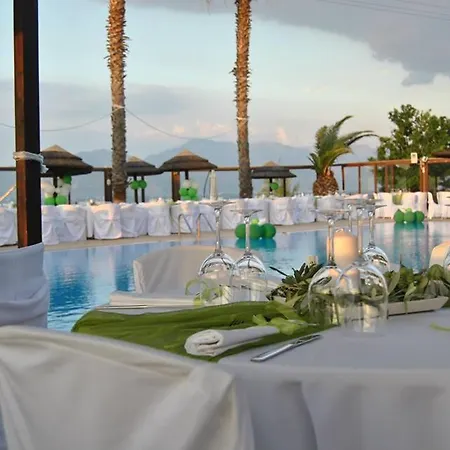Eugenia Aparthotel 3*