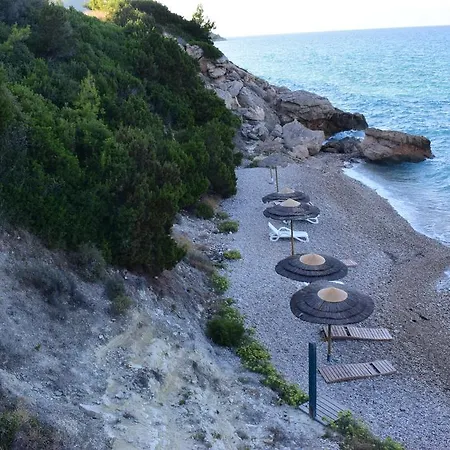 Eugenia Aparthotel 3*