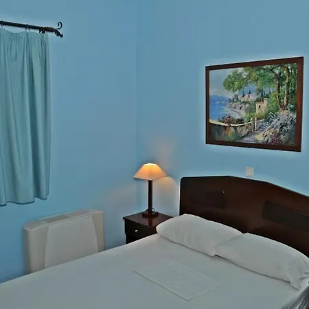 Eugenia Aparthotel 3*